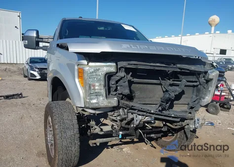 2017 Ford F-250 Lariat из США, поврежденный, VIN 1FT7W2BT4HEB75771